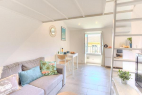 #2 Central Studio top floor AC & Balcony